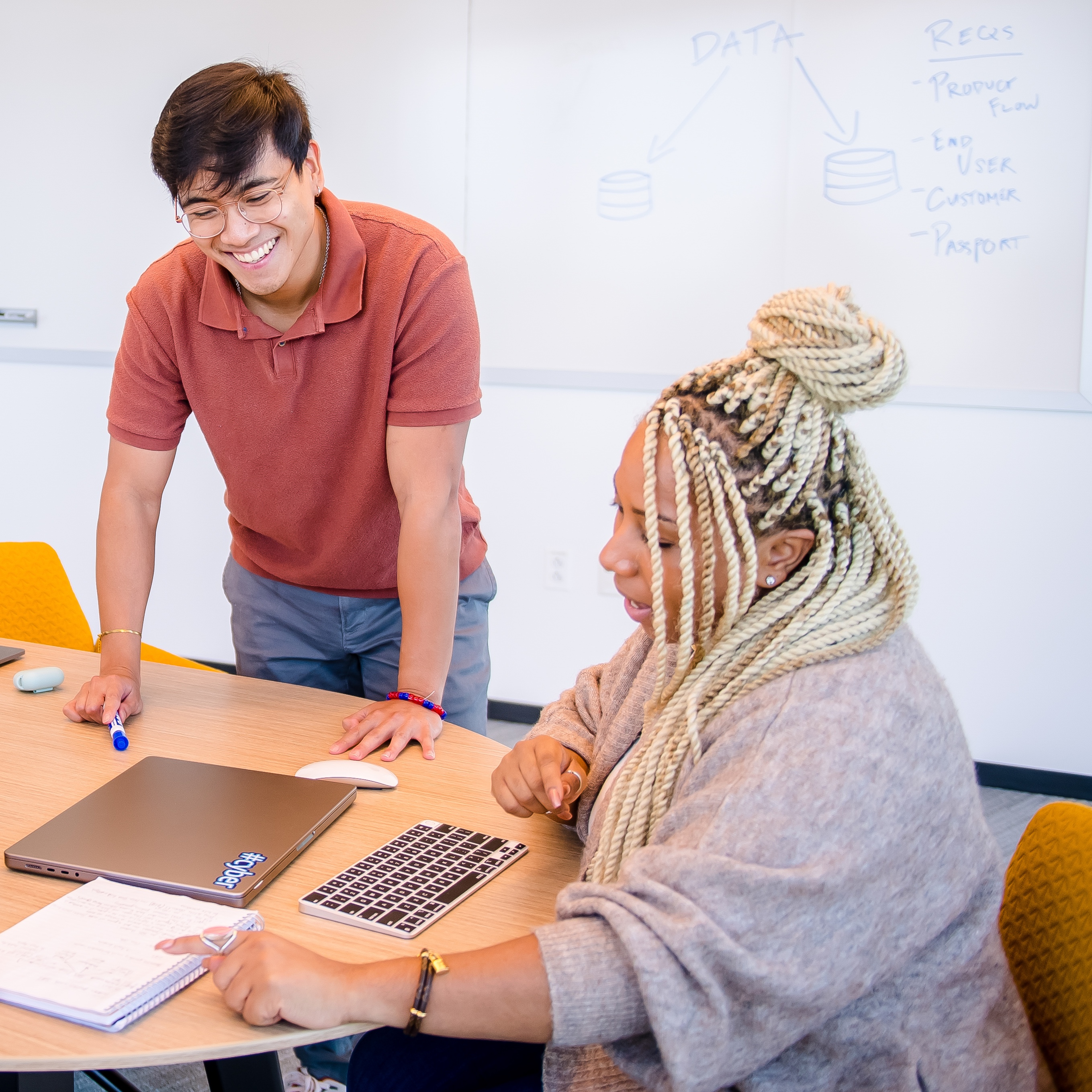Two Capital One PDP associates collaborate at a table together